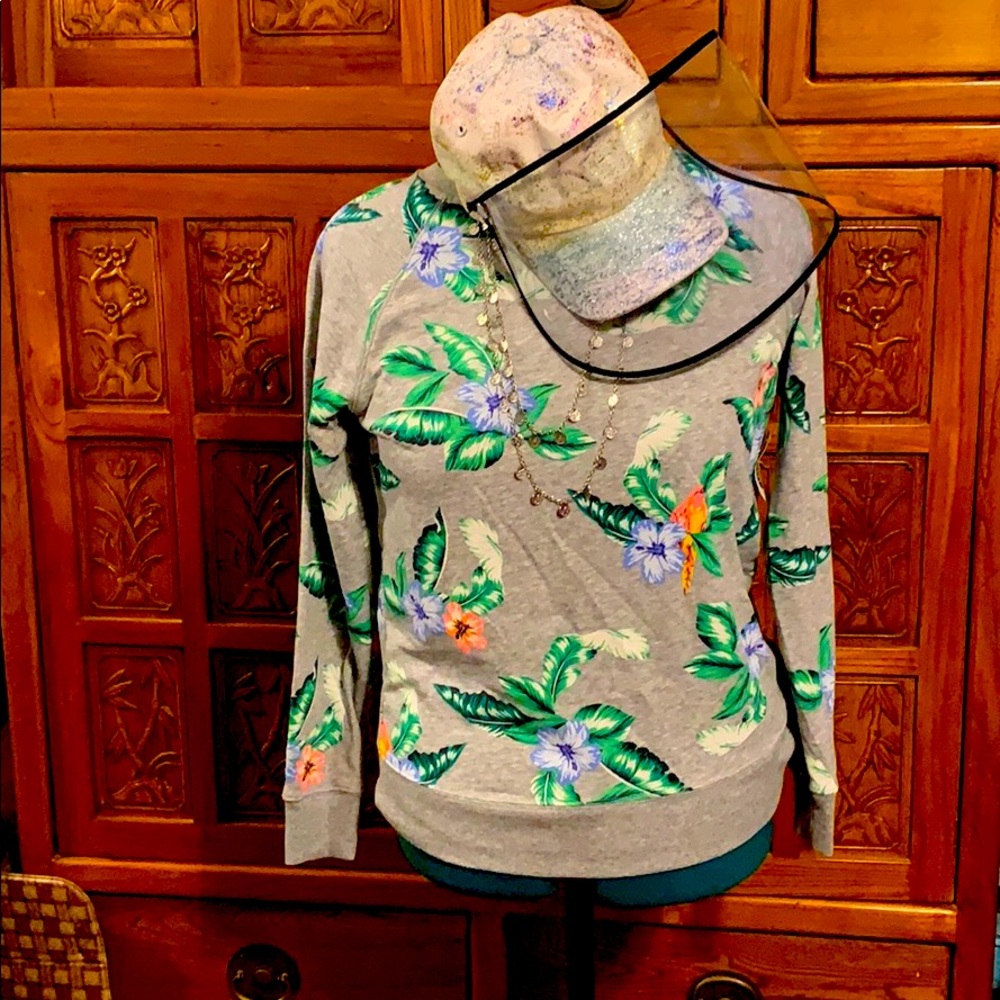 Cozy Old Navy Sweatshirt with tropical print